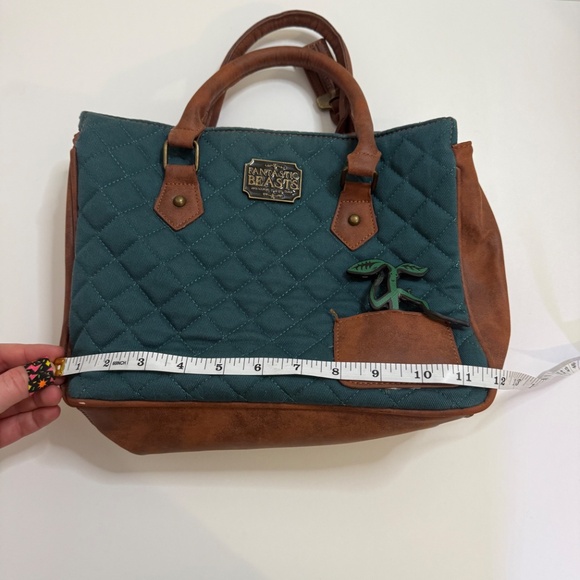 Bioworld Newt Scamander Handbag - Picture 11 of 12